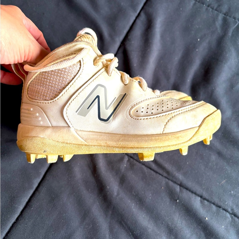 New Balance - Kids cleats - size 1 - white - off/white - gently worn and loved